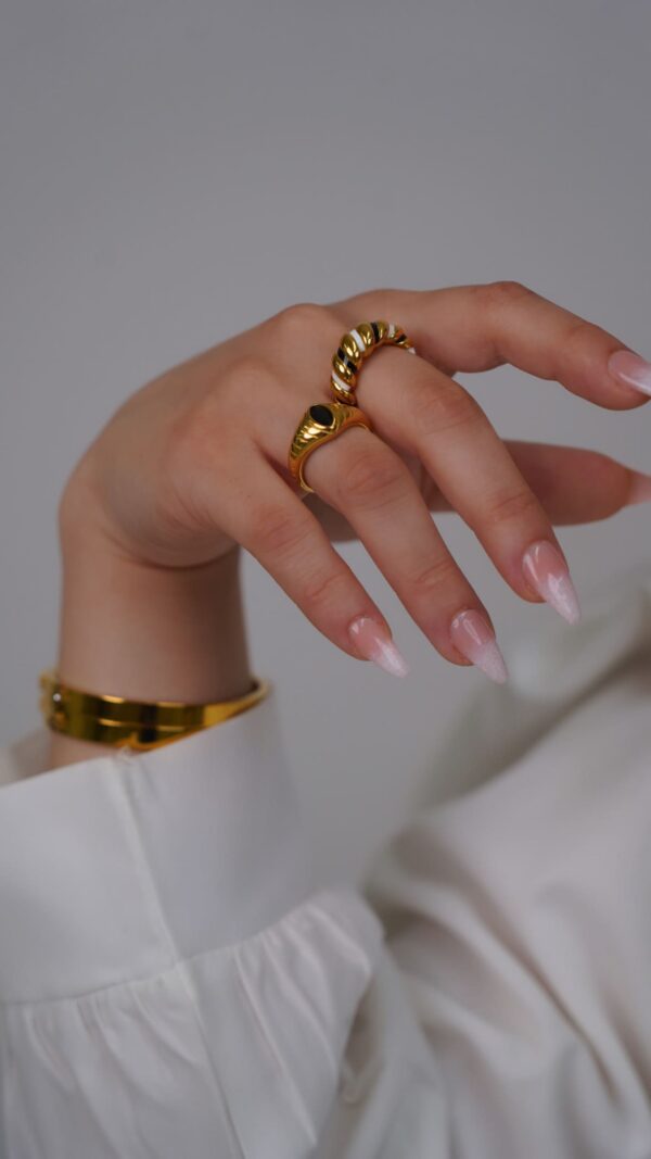 Onyx Twist Ring - Image 2