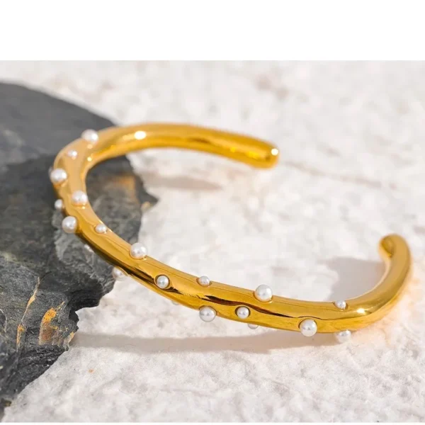 Cuff pearls Bracelet