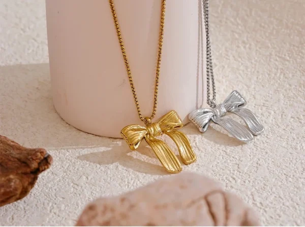 Metropolis Bow Necklace