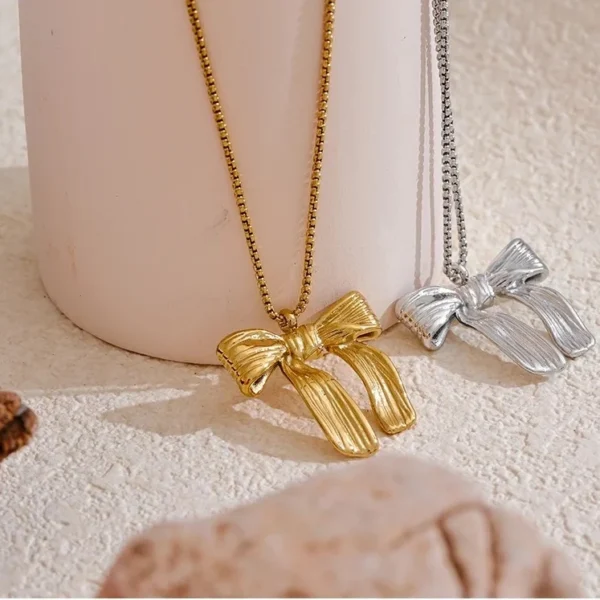 Metropolis Bow Necklace