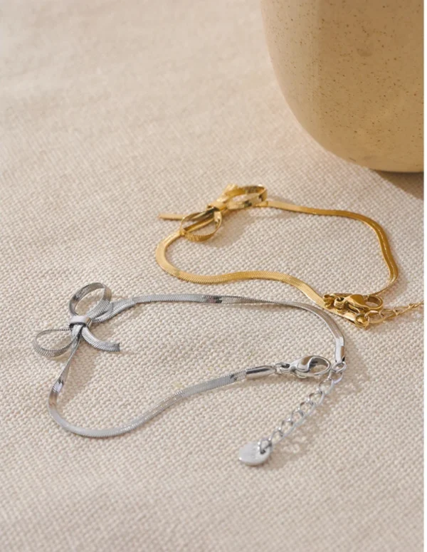 Sleek Bow Necklace