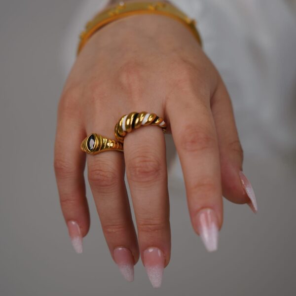 Onyx Twist Ring